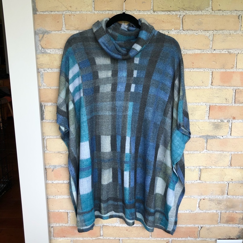 Robert Kitchen Sweater Poncho